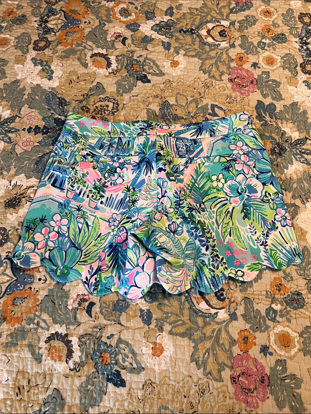 Lilly Pulitzer Scalloped Hem Tropical Print Shorts in Blue, Green, Pink - Picture 6 of 10